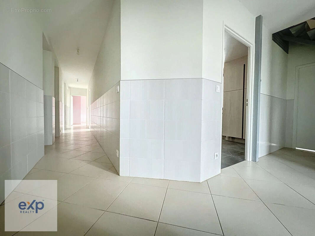 Maison 234 m² à Houlbec-Cocherel  - photo 4