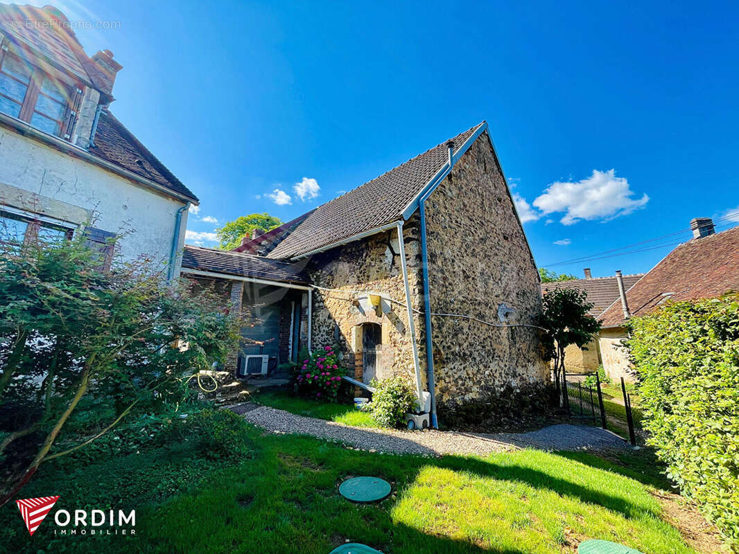 Maison à SAINT-AMAND-EN-PUISAYE