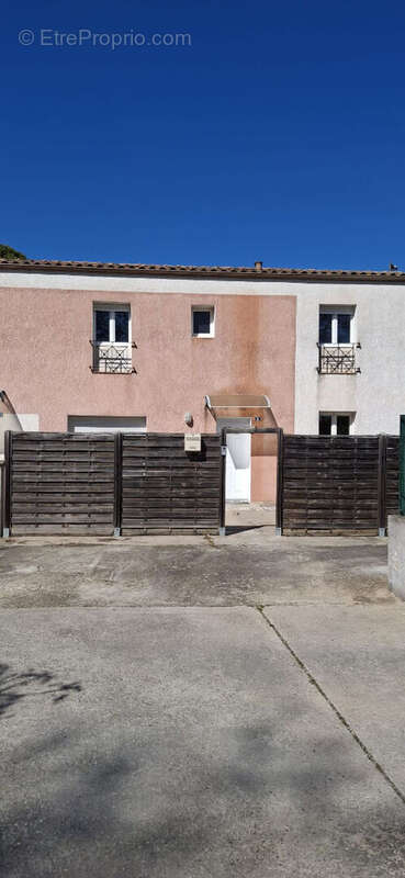 Maison à JONQUIERES-SAINT-VINCENT