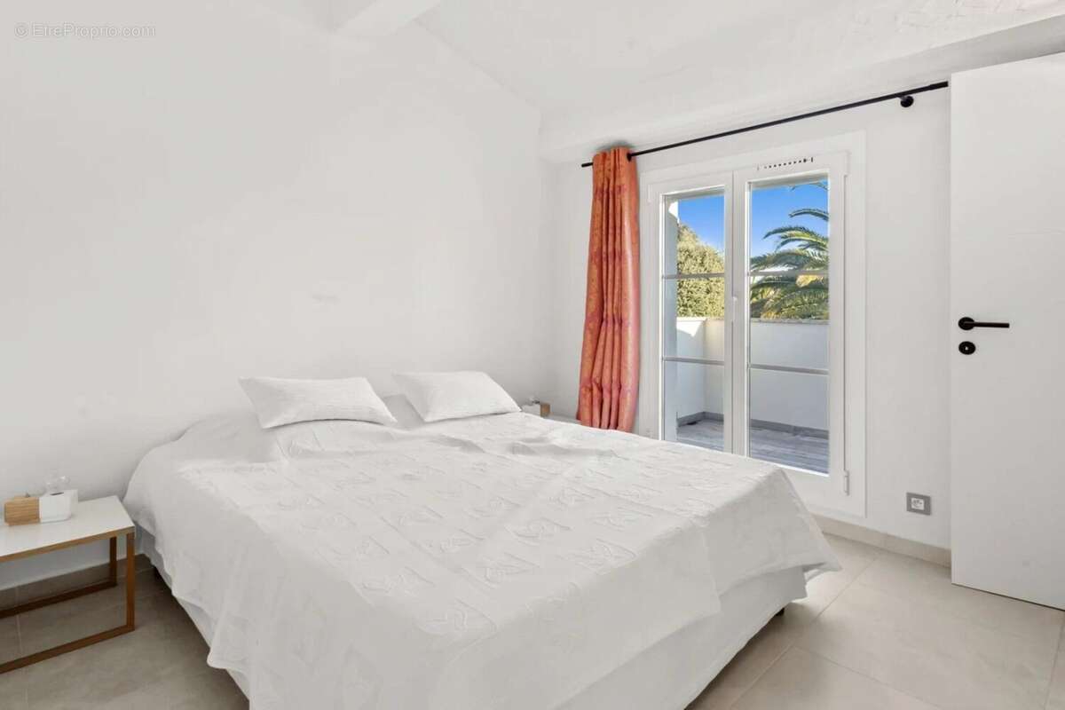 Maison à ROQUEBRUNE-SUR-ARGENS