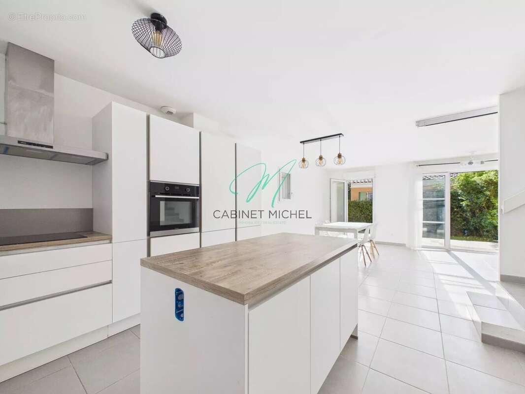 Maison à ROQUEFORT-LES-PINS