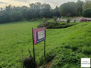 Terrain à MAGNAC-BOURG