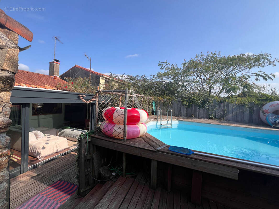 Maison à BEAULIEU-SOUS-LA-ROCHE