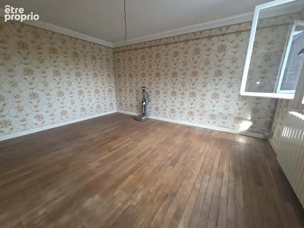 Maison avec dépendances et terrain - photo 9