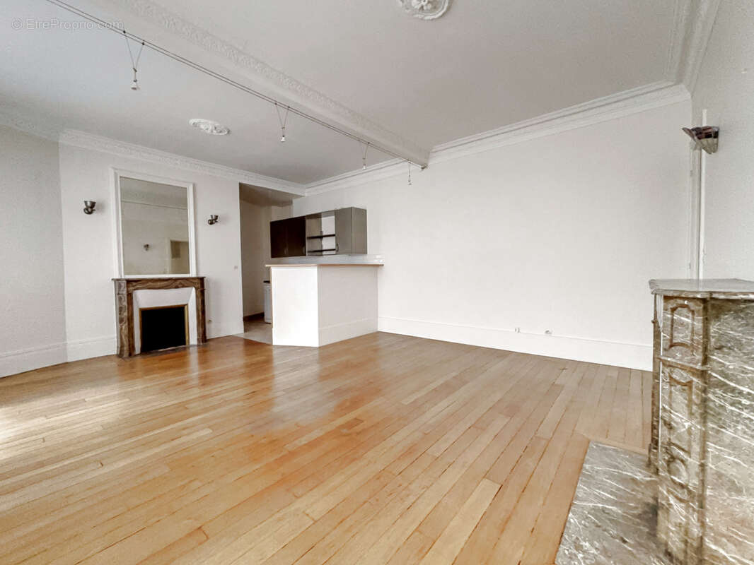 Appartement à PARIS-14E