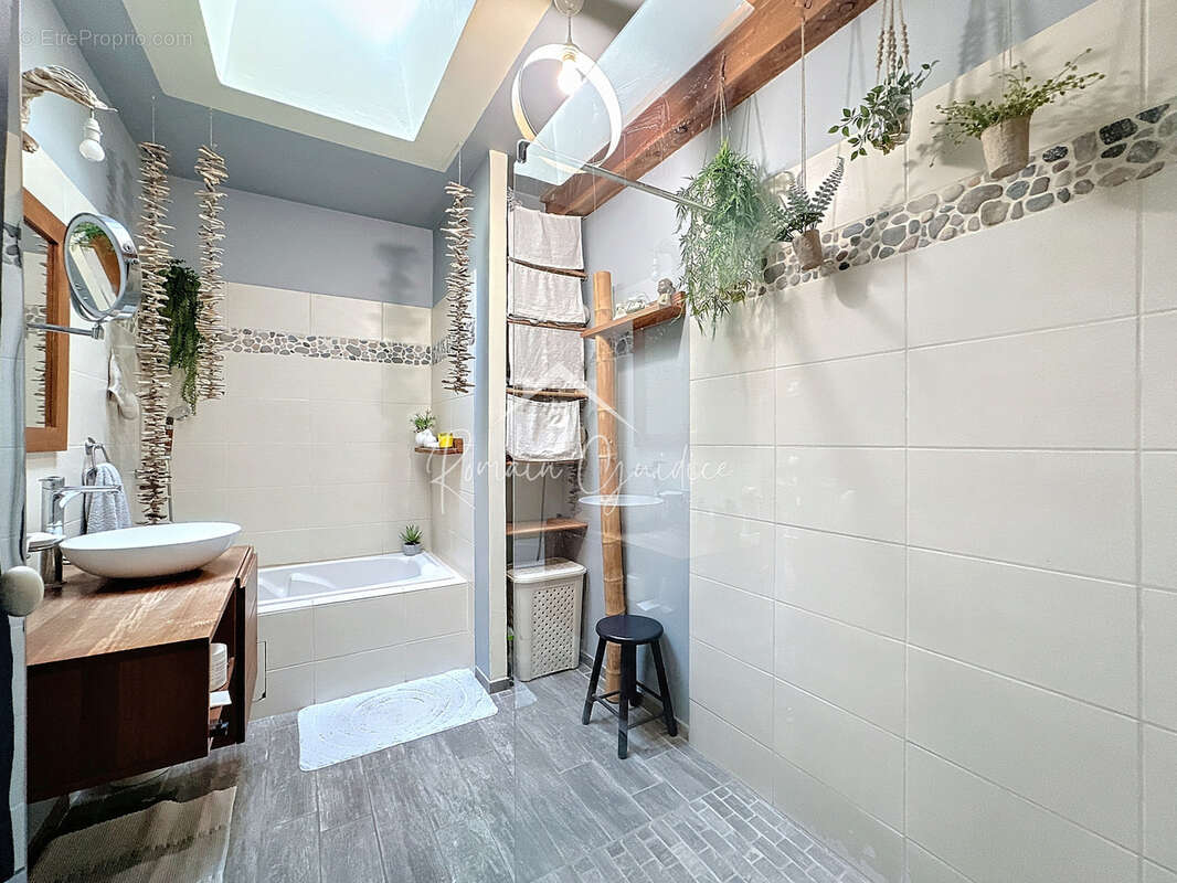 Maison à SAINT-GEORGES-DE-LUZENCON