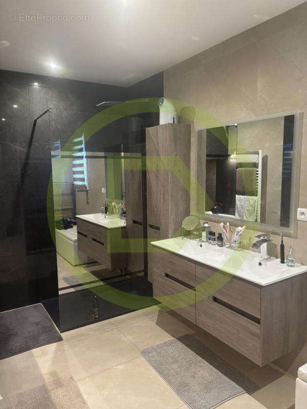 Maison à MERY-SUR-OISE