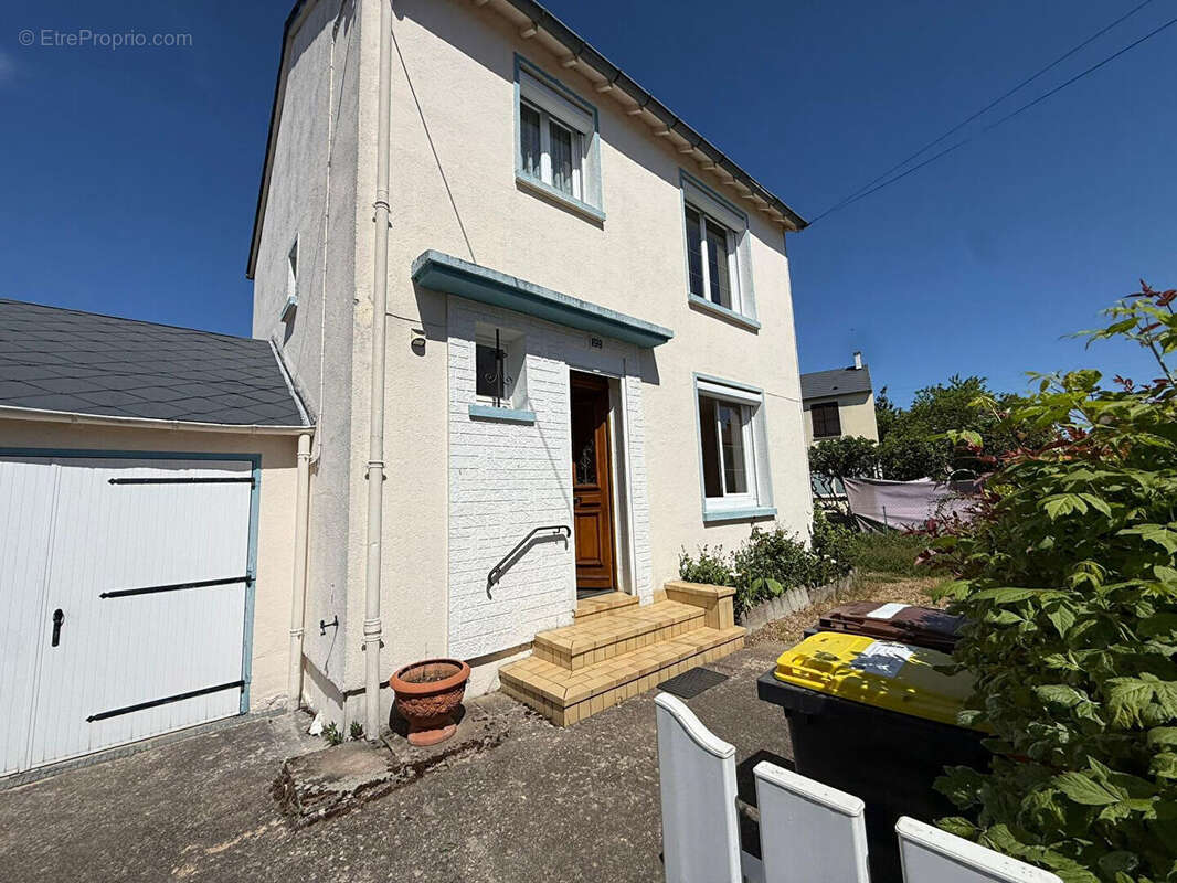 Maison à VARENNES-VAUZELLES