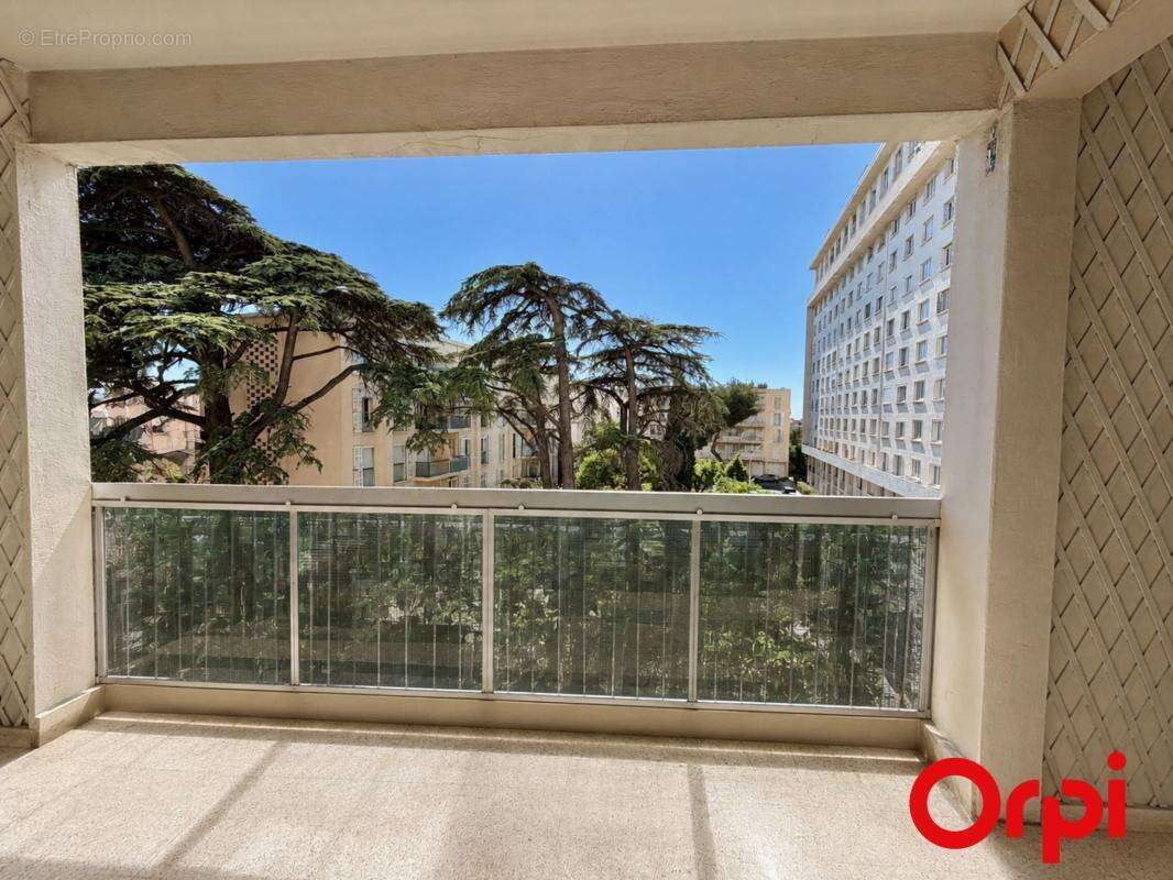 Appartement à MARSEILLE-4E