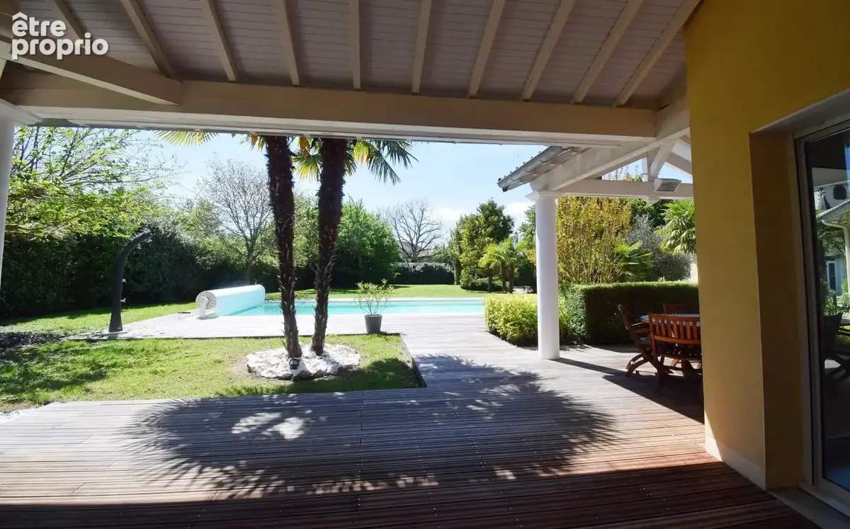À VENDRE - Maison d'architecte avec piscine, dépendance aménagée et grange sur terrain arboré à 5 minutes de Vichy - photo 19