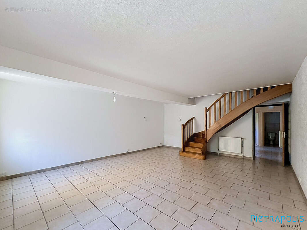 Appartement 407 m² à Tarare  - photo 2