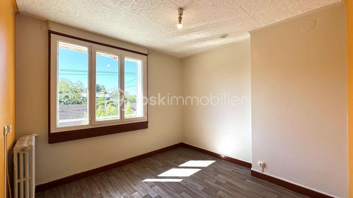 Maison à MONTREUIL-AUX-LIONS