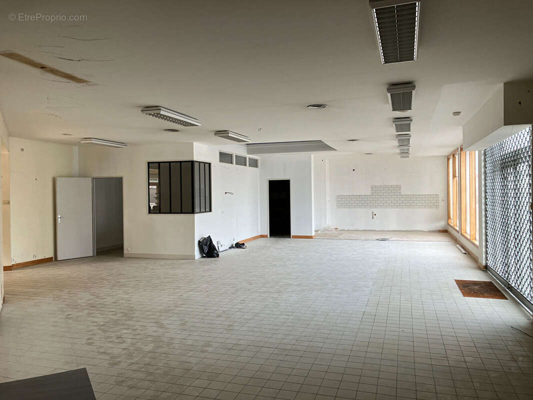 Commerce à CHASSENEUIL-DU-POITOU