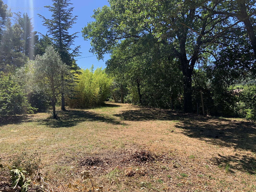 Terrain à TRETS