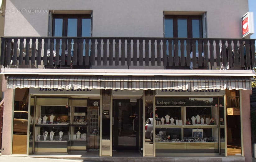 Commerce à LA ROCHETTE