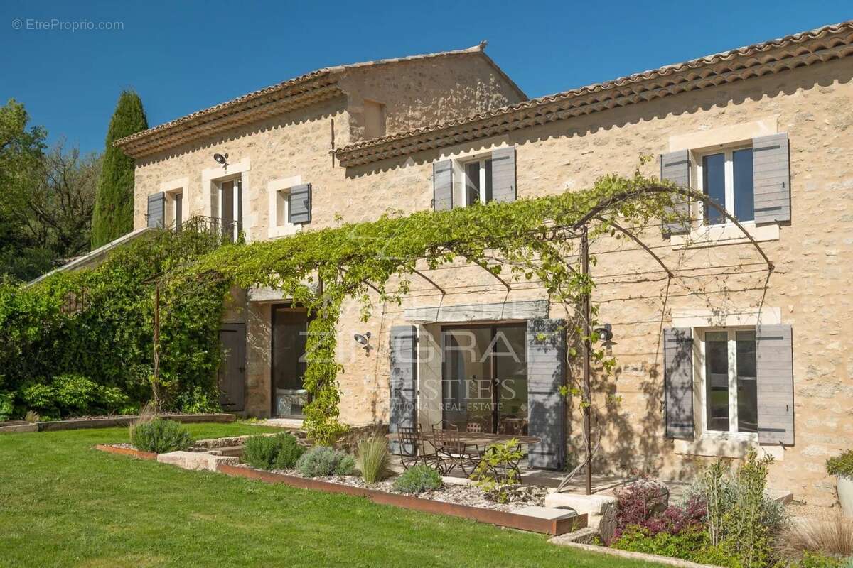 Maison à OPPEDE