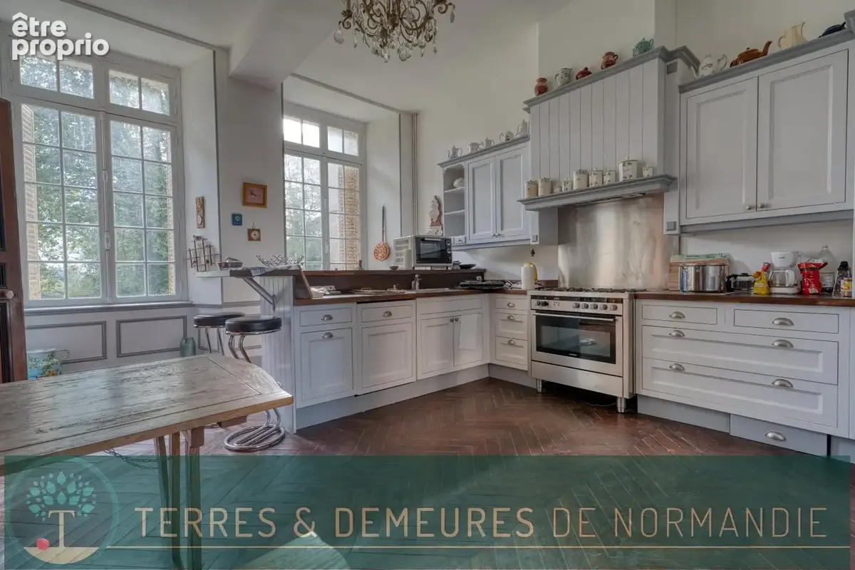 Domaine historique en normandie  château xviie & dépendances  4,5 hectares - photo 9