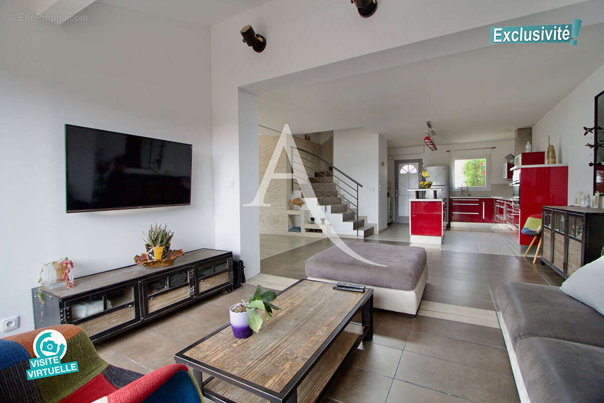 Maison à VIC-LA-GARDIOLE