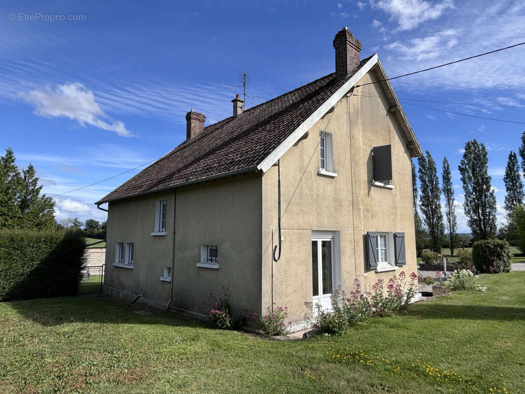 Maison à MONTREUIL-LA-CAMBE