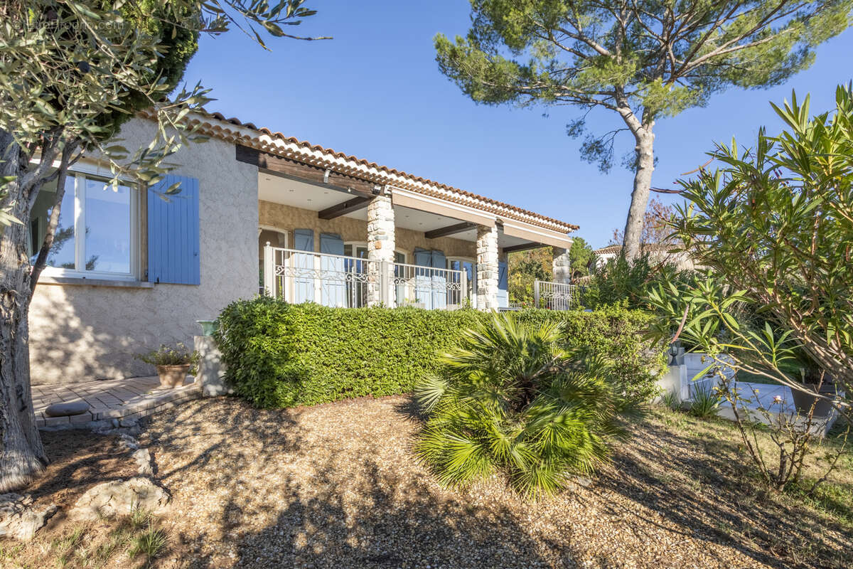 Maison à SIMIANE-COLLONGUE