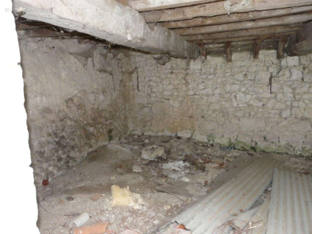 Maison de village a restaurer - photo 4