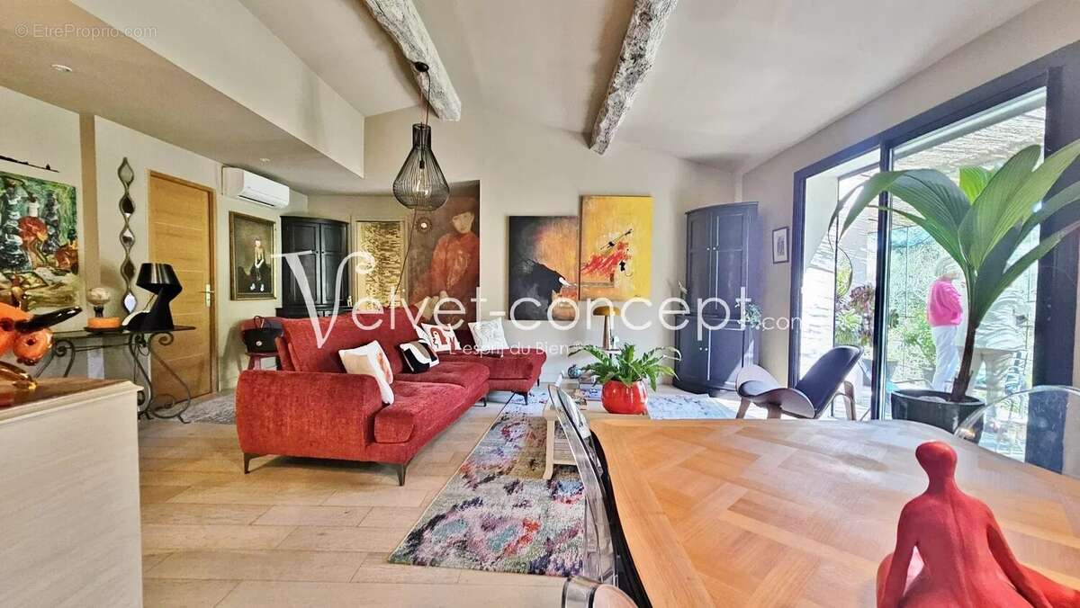 Maison à VALBONNE