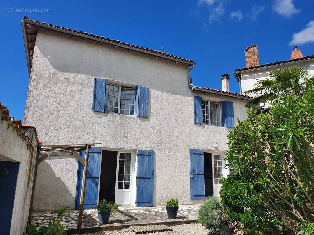 Maison à MORTAGNE-SUR-GIRONDE