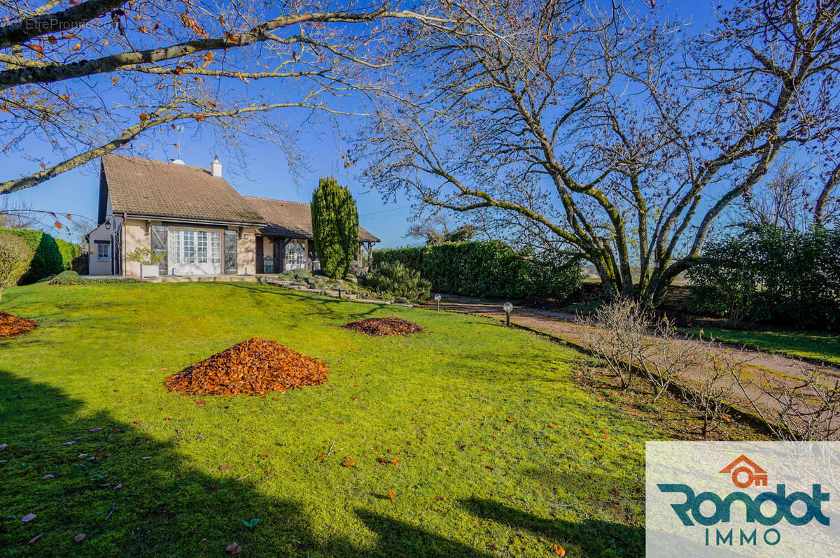 Maison à SAVIGNY-LE-SEC