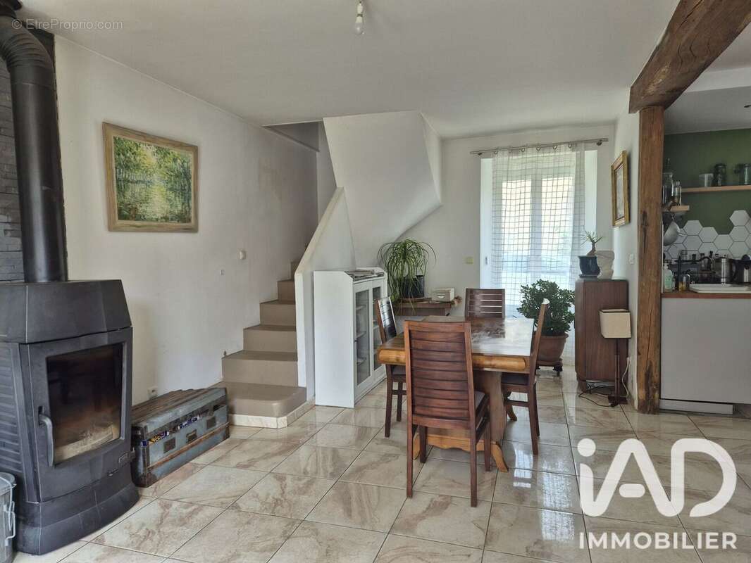 Maison 106 m² à Villebougis  - photo 2
