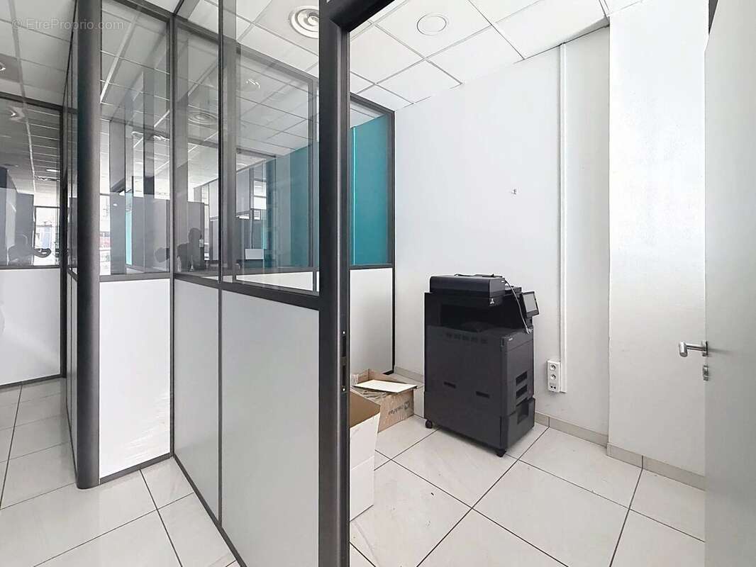 Vente Bureau-local Bourgoin-jallieu(38300) 180 000ï¿œ - photo 5