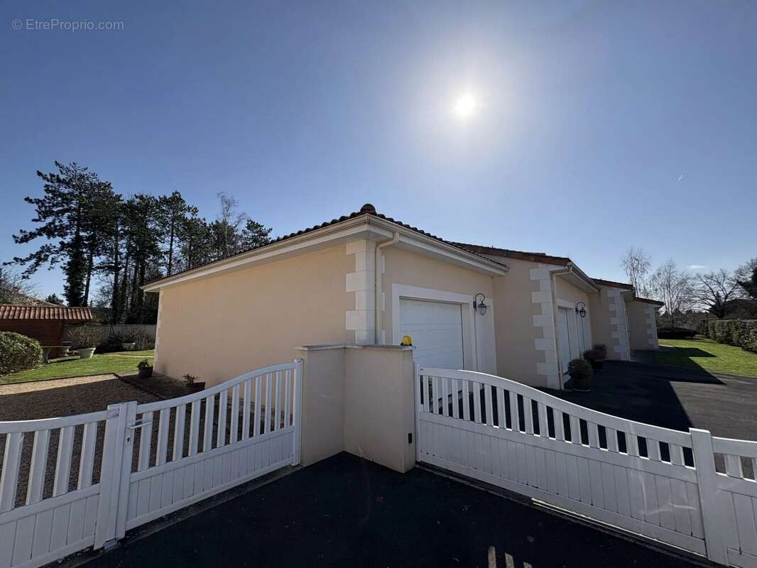 Maison à NEUVILLE-DE-POITOU