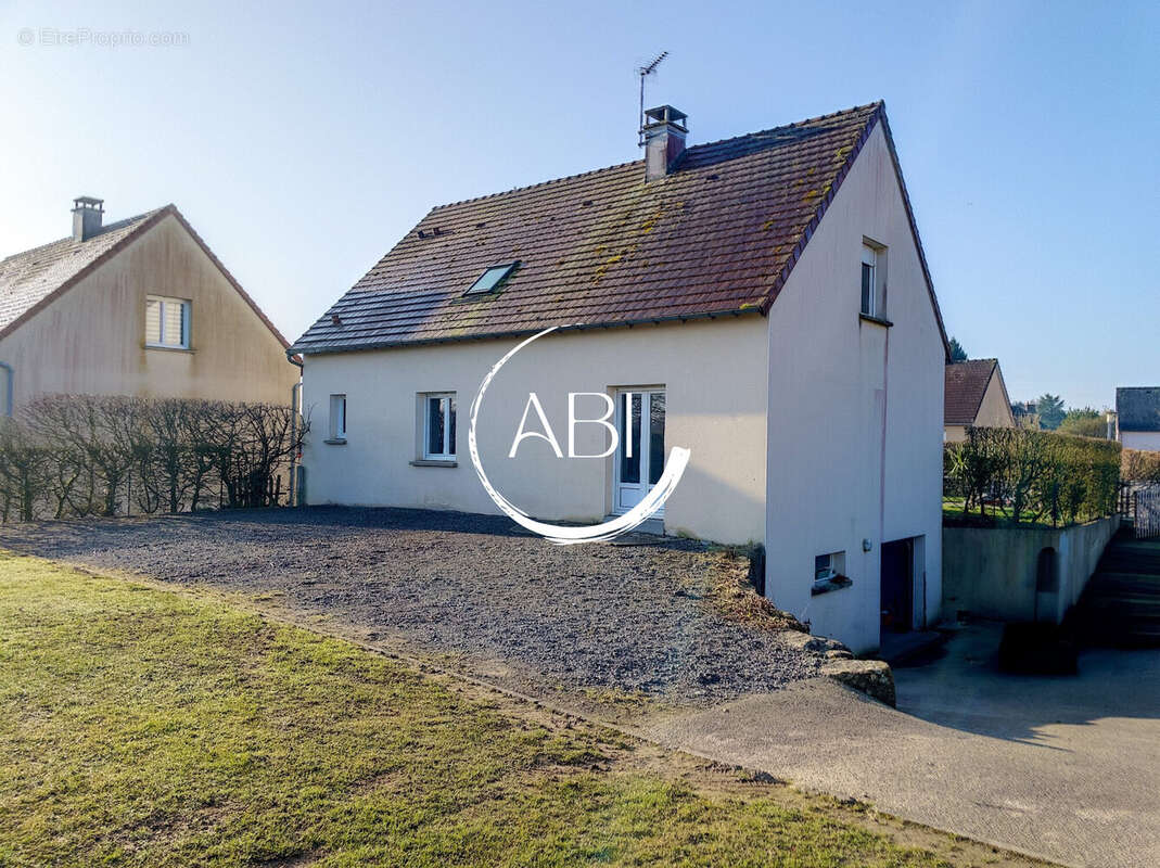 Maison à JOUE-DU-BOIS