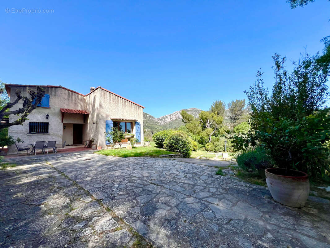 Maison à ROQUEVAIRE