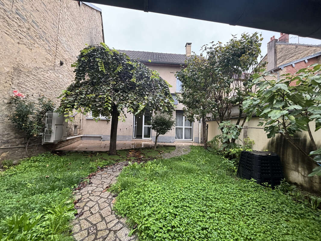 CHATILLON SUR SEINE : proche du centre ville ,maison rénovée de 120 m2 avec grange de 100m2 et cour - photo 2