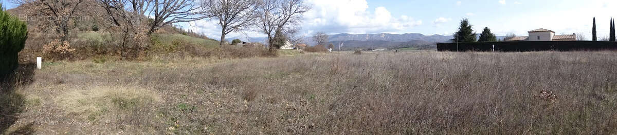 Terrain à ENTREPIERRES