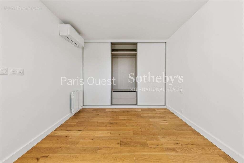 Appartement à PARIS-1E