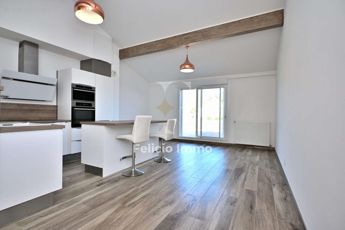 Appartement à CHATEAUNEUF-GRASSE