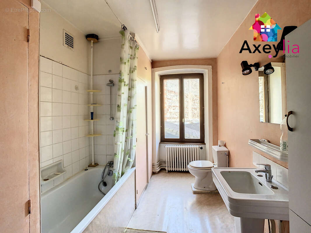 A vendre - ferrieres-sur-sichon - immeuble avec commerce, appartement type 5 et jardin - photo 12
