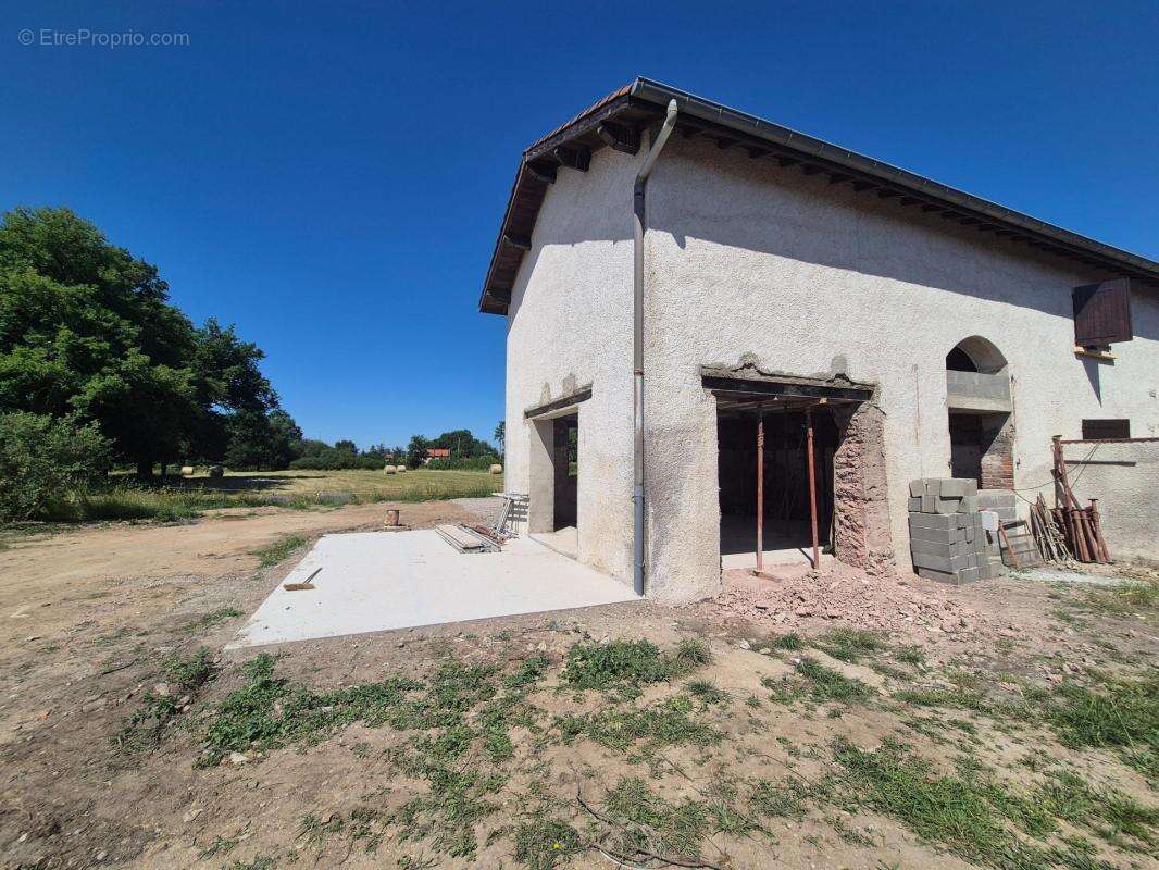 Appartement à VEAUCHE