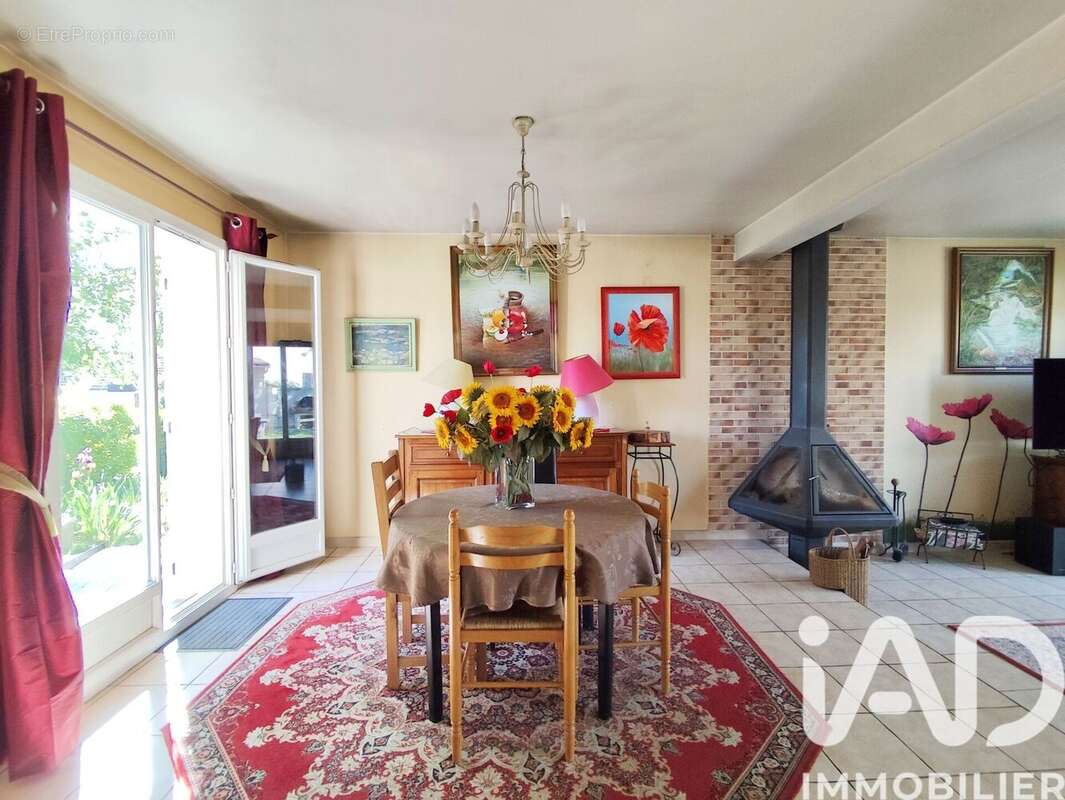 Maison 126 m² à La Ville-Du-Bois  - photo 6