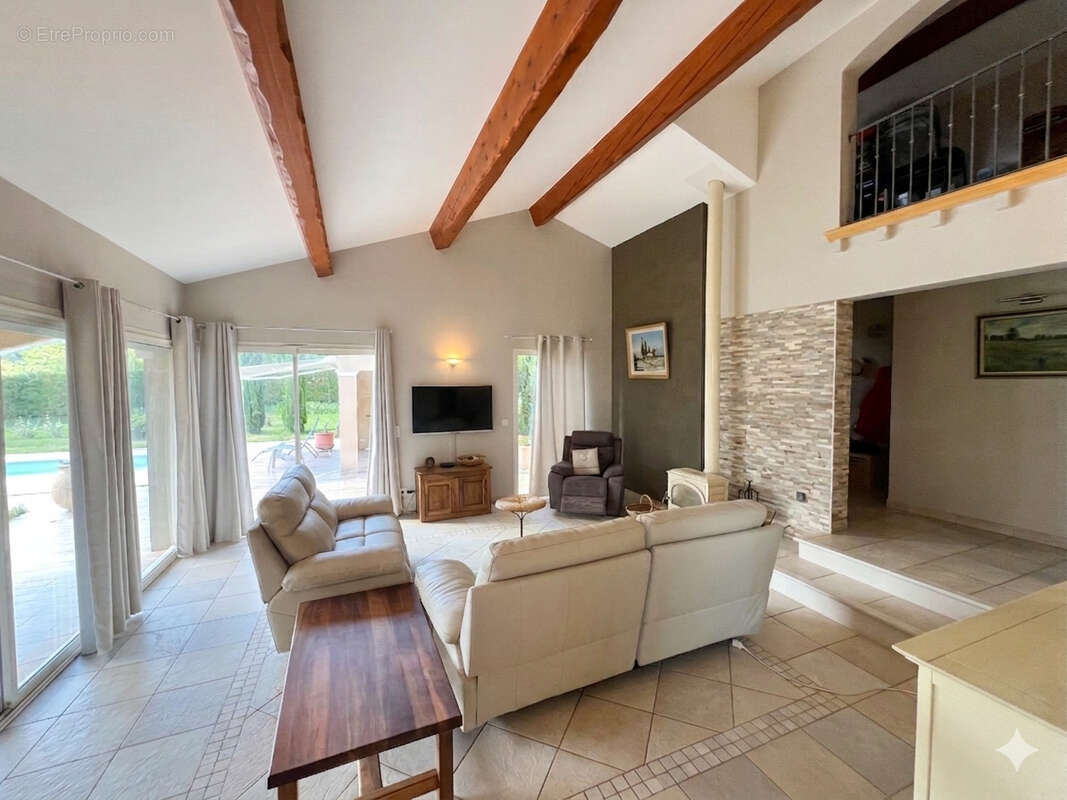 Maison à LARAGNE-MONTEGLIN