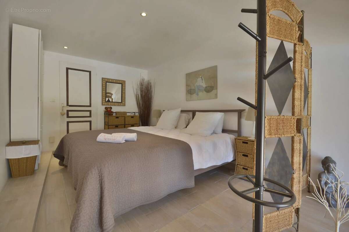 Maison 300 m² à Biot  - photo 40