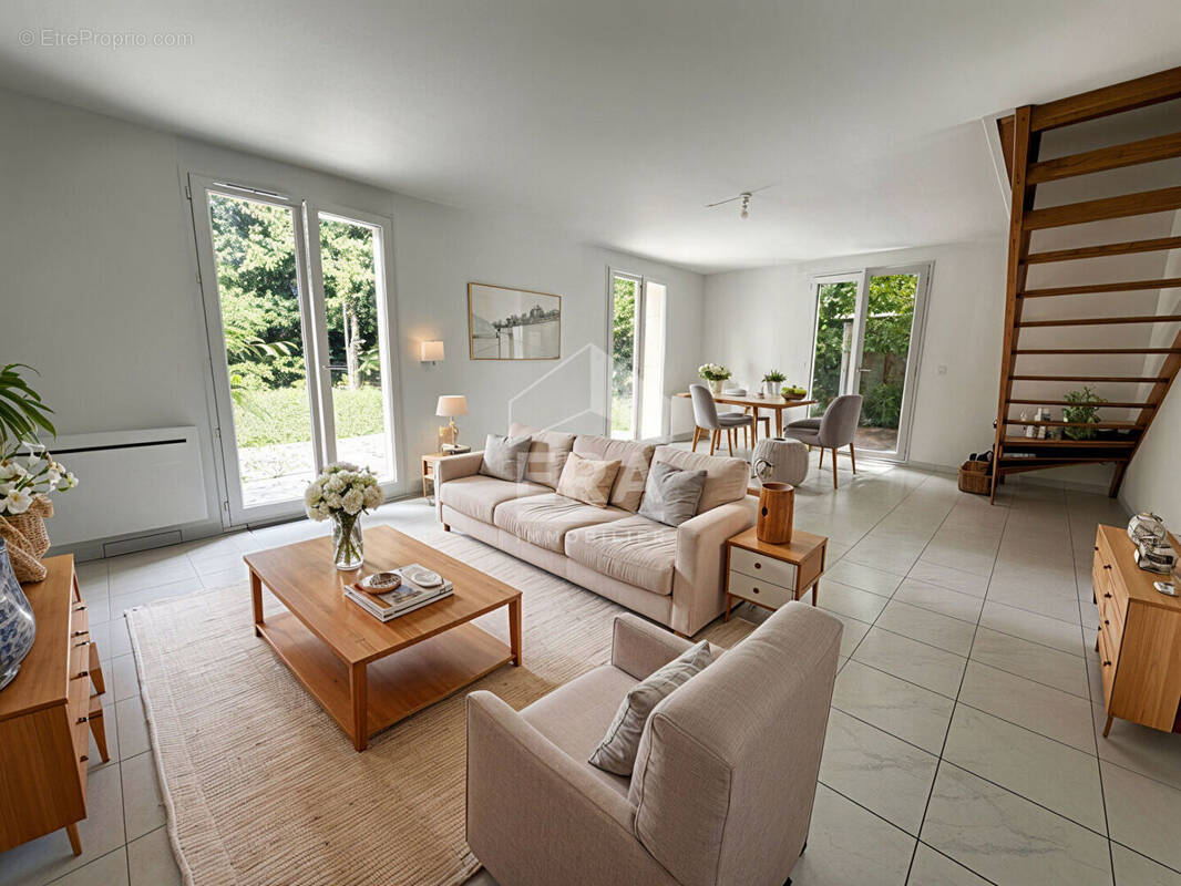 Maison à SAINT-JEAN-DE-BRAYE