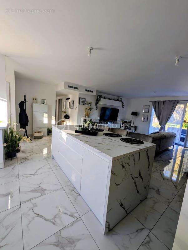 Maison à SAINT-YZAN-DE-SOUDIAC