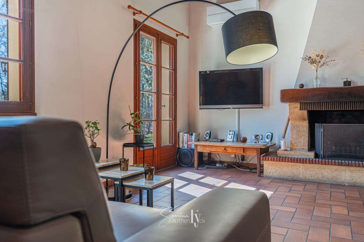 Maison à BONNAC-LA-COTE