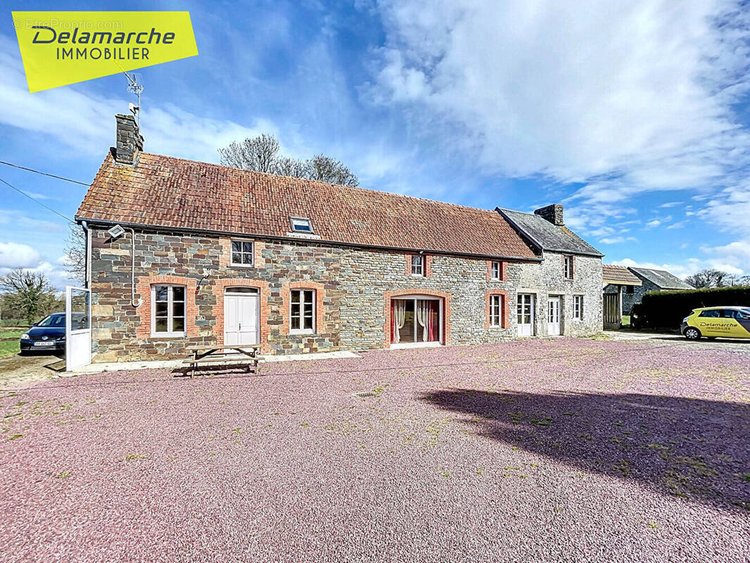 Maison à LE MESNIL-VILLEMAN