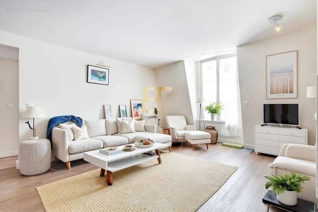 Appartement à PARIS-1E