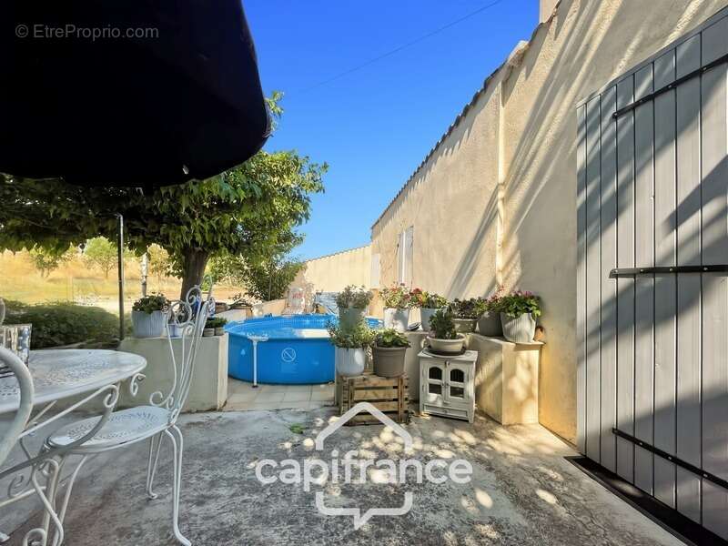 Alleins, maison de plain pied de   83m2 environ établie en zone agricole sur une parcelle de 3 400m2 m2 avec garage attenant - photo 5