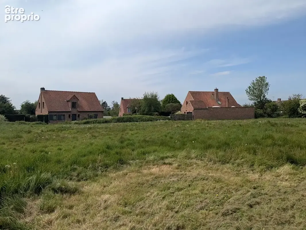 Terrain à NEUVILLE-EN-FERRAIN