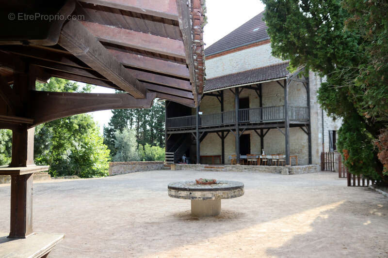 Moulin au cœur de la Bresse avec accès privé à la rivière - 585 m² sur 8553 m² de terrain - photo 3
